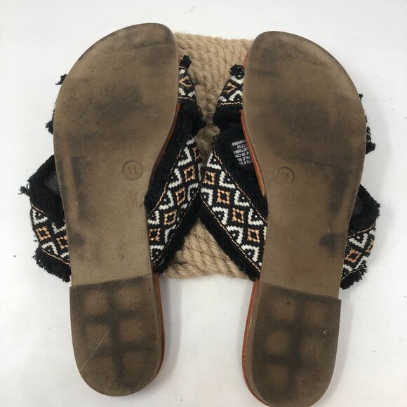 Universal Thread Boho Tribal Cross Sandals 11 - Picture 4 of 6